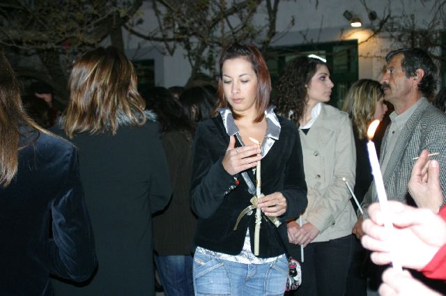 Kreta2007-0103 Na de paasnachtviering is er de dankprocessie rond de kerk