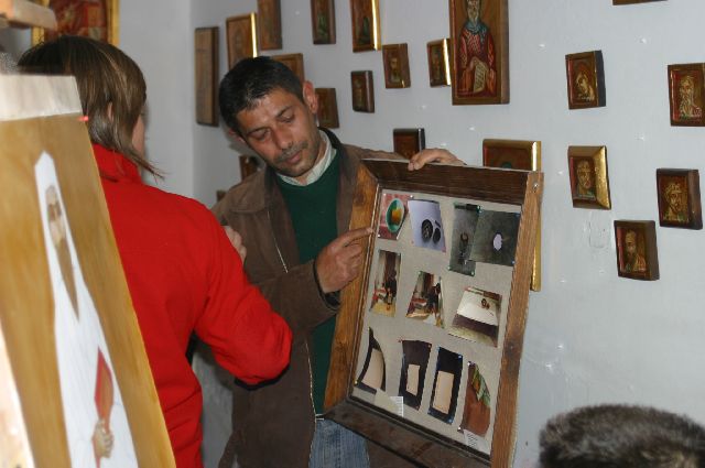 Kreta2007-0292 Op bezoek bij icoonschilder Lemonakis Eftihis