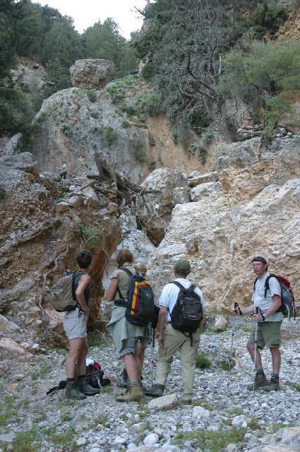 Kreta2007-0339 Het laatste eind van ons traject leggen we weer te voet af