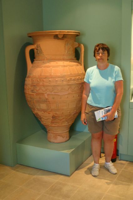 Kreta2007-0491 Een wijnkruik?